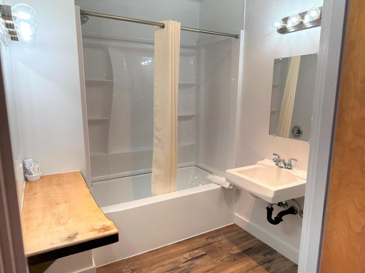 Myrtle Lane Inn Randolph Экстерьер фото